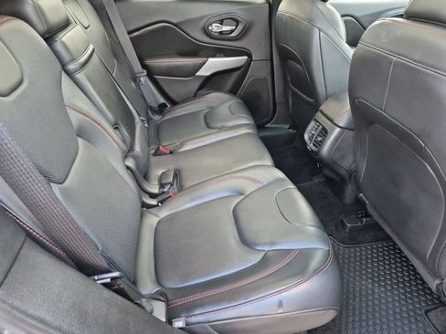 Used 2017 Jeep Cherokee Trailhawk AWD/4WD image 21