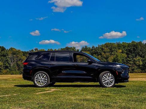 New 2026 Buick Enclave Sport Touring w/ Power Package image 3