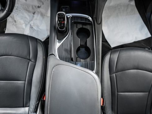 Used 2020 Buick Enclave Essence image 27