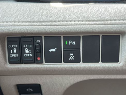 Used 2025 Honda Odyssey Elite image 18
