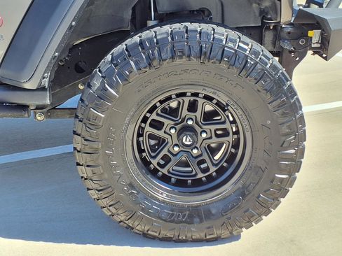 Used 2018 Jeep Wrangler Unlimited Rubicon AWD/4WD image 9