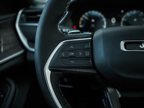 New 2025 Jeep Grand Cherokee Limited image 21