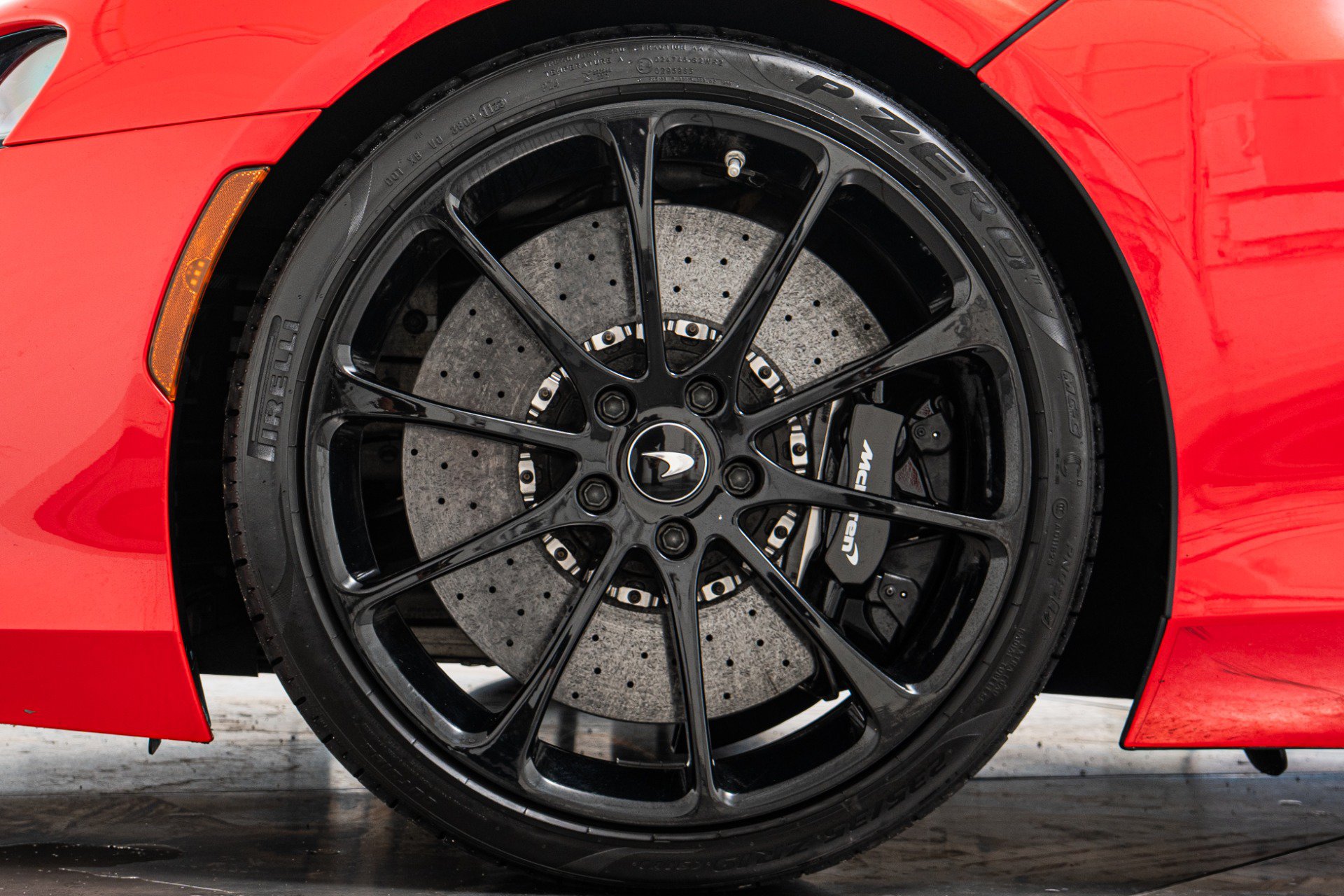 Used 2023 McLaren Artura RWD image 10