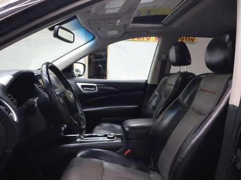 Used 2020 Nissan Pathfinder SL image 17