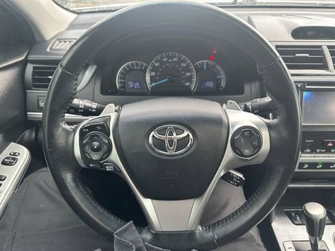 Used 2014 Toyota Camry SE w/ Leather Package FWD image 12