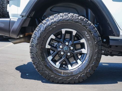 Used 2025 Jeep Wrangler Unlimited Rubicon 4xe w/ Convenience Group AWD/4WD image 9