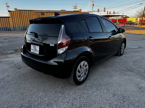 Used 2016 Toyota Prius C Two image 10