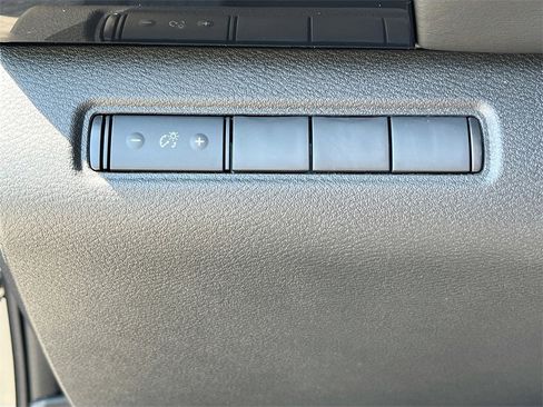 Certified 2025 Nissan Pathfinder S image 9