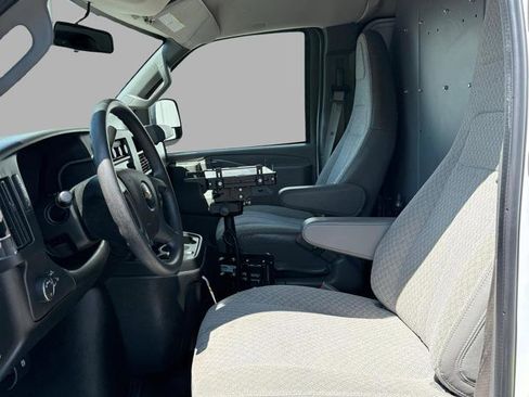 Used 2021 Chevrolet Express 2500 RWD image 24