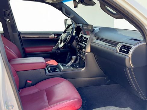 Used 2023 Lexus GX 460 Luxury w/ Accessory Package AWD/4WD image 30