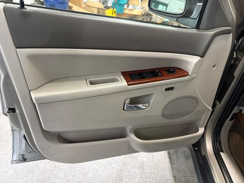 Used 2005 Jeep Grand Cherokee Limited image 30