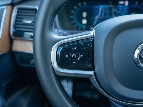 Used 2025 Volvo XC90 B6 Plus image 24