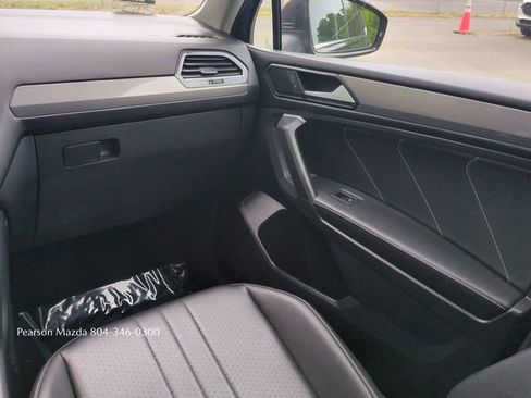 Used 2022 Volkswagen Tiguan SE w/ Panoramic Sunroof Package AWD/4WD image 18