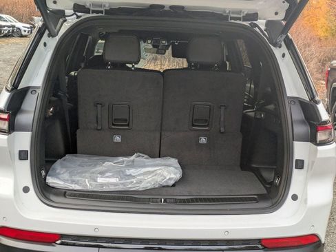 New 2025 Jeep Grand Cherokee L Altitude image 28