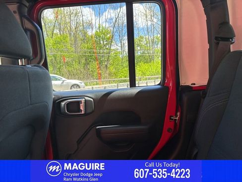 Used 2024 Jeep Gladiator Sport AWD/4WD image 32