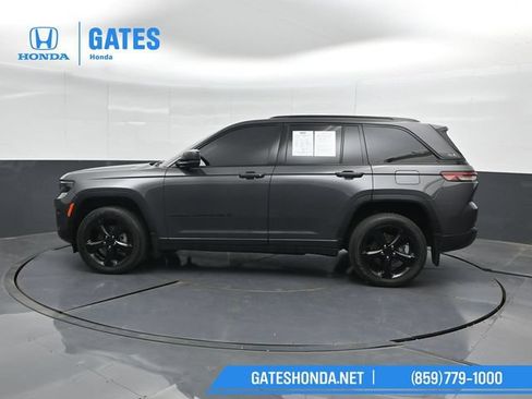 Used 2024 Jeep Grand Cherokee Altitude AWD/4WD image 7