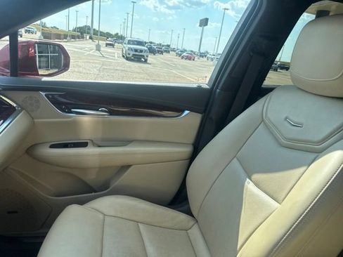 Used 2019 Cadillac XT5 Luxury FWD image 13