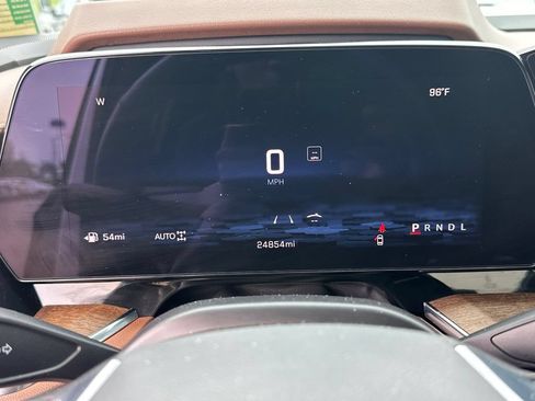 Used 2025 Chevrolet Tahoe High Country AWD/4WD image 29