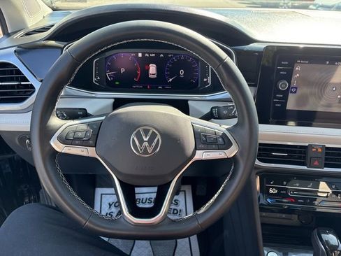 Used 2026 Volkswagen Taos SEL AWD/4WD image 9
