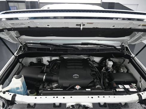 Used 2019 Toyota Tundra SR5 w/ Convenience Package AWD/4WD image 14