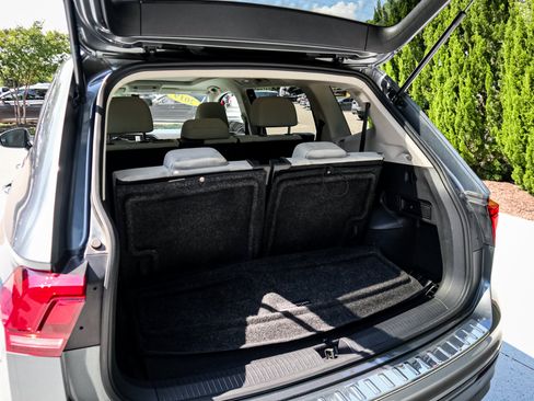 Used 2019 Volkswagen Tiguan SE w/ Panoramic Sunroof Package AWD/4WD image 31