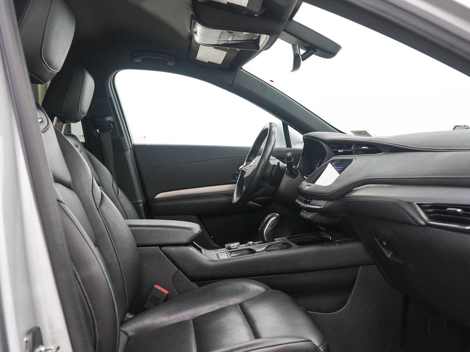 Used 2019 Cadillac XT4 Premium Luxury w/ Cold Weather Package AWD/4WD image 13