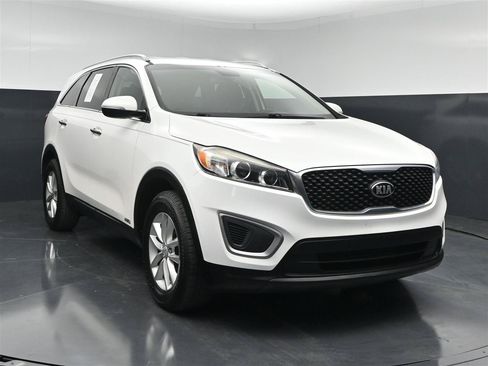 Used 2016 Kia Sorento AWD w/ LX Convenience Package image 1