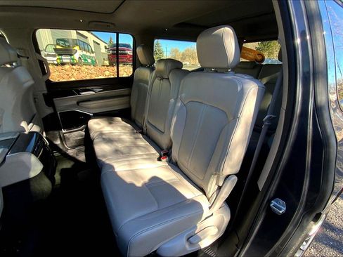 Used 2022 Jeep Wagoneer Series III w/ Premium Group I image 26