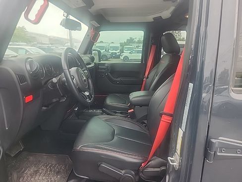 Used 2018 Jeep Wrangler Unlimited Rubicon AWD/4WD image 18