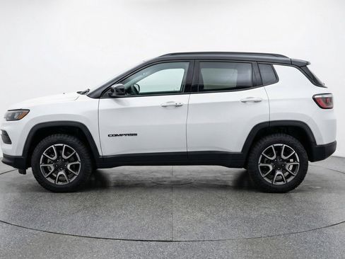 Used 2025 Jeep Compass Trailhawk image 5