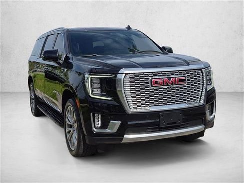 Used 2023 GMC Yukon XL Denali AWD/4WD image 3