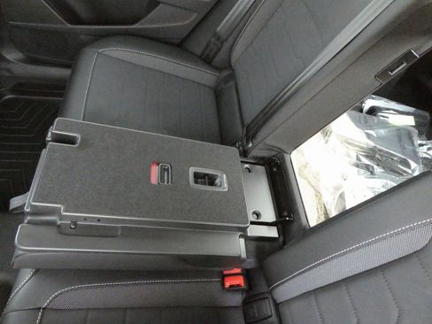 New 2025 Volkswagen Taos SE image 34