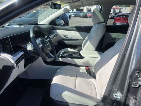 Certified 2025 Hyundai Tucson Limited AWD/4WD image 16