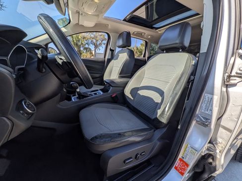 Used 2017 Ford Escape Titanium image 10