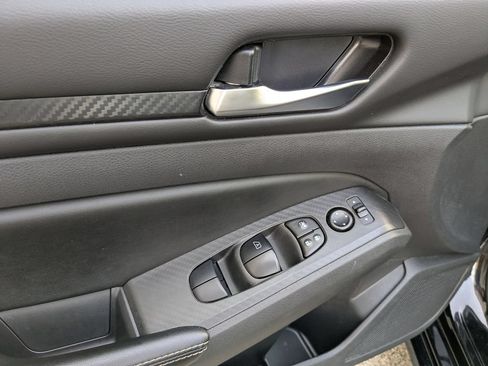 Used 2024 Nissan Altima 2.5 SV FWD image 24