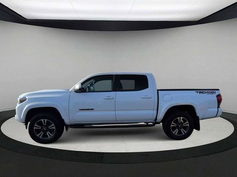 Used 2019 Toyota Tacoma TRD Sport image 5