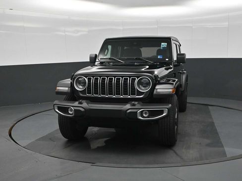 Used 2025 Jeep Wrangler Unlimited Sahara AWD/4WD image 5