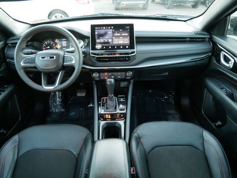 Used 2023 Jeep Compass Trailhawk image 10