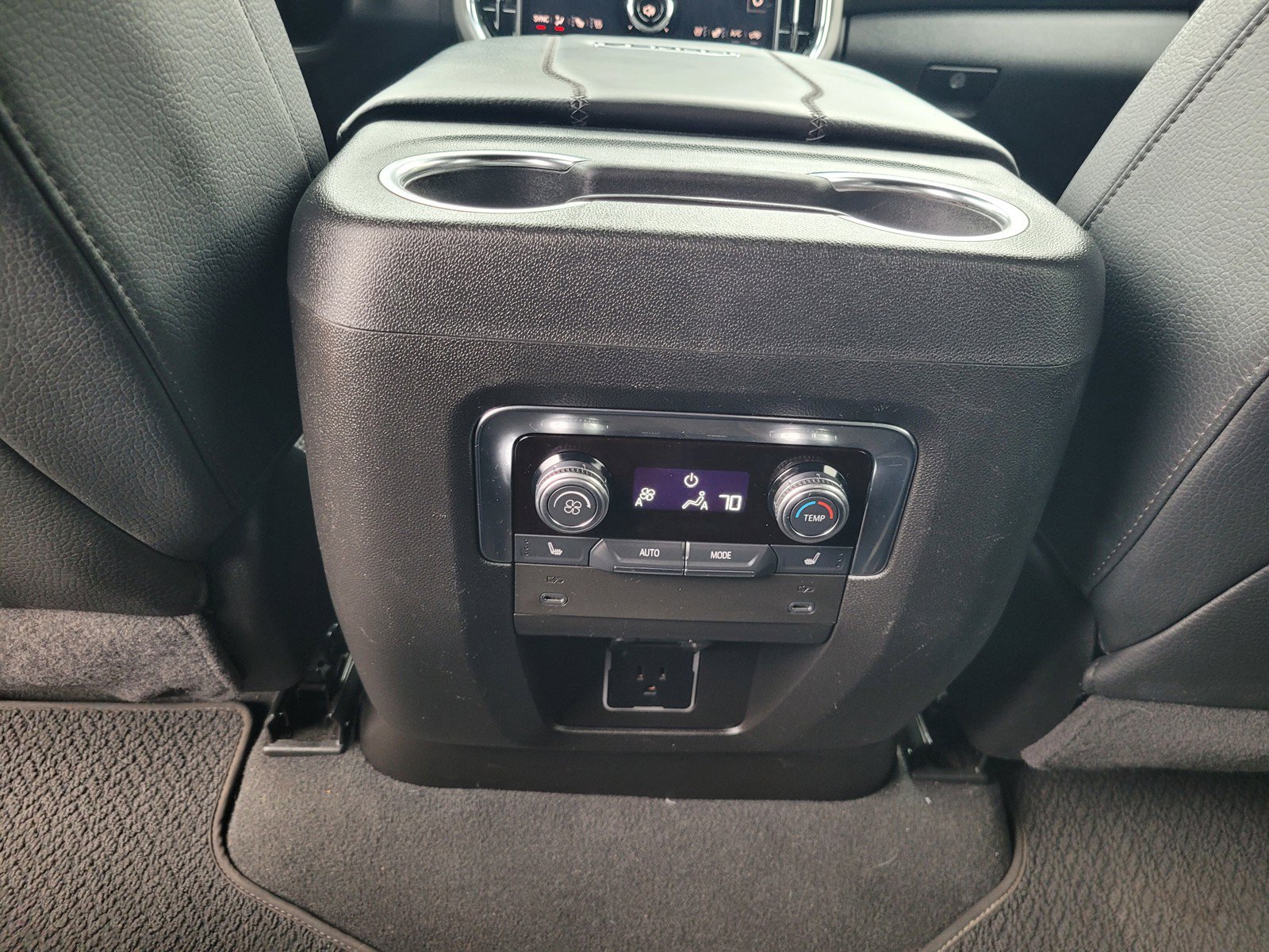 Used 2025 GMC Yukon Denali AWD/4WD image 14