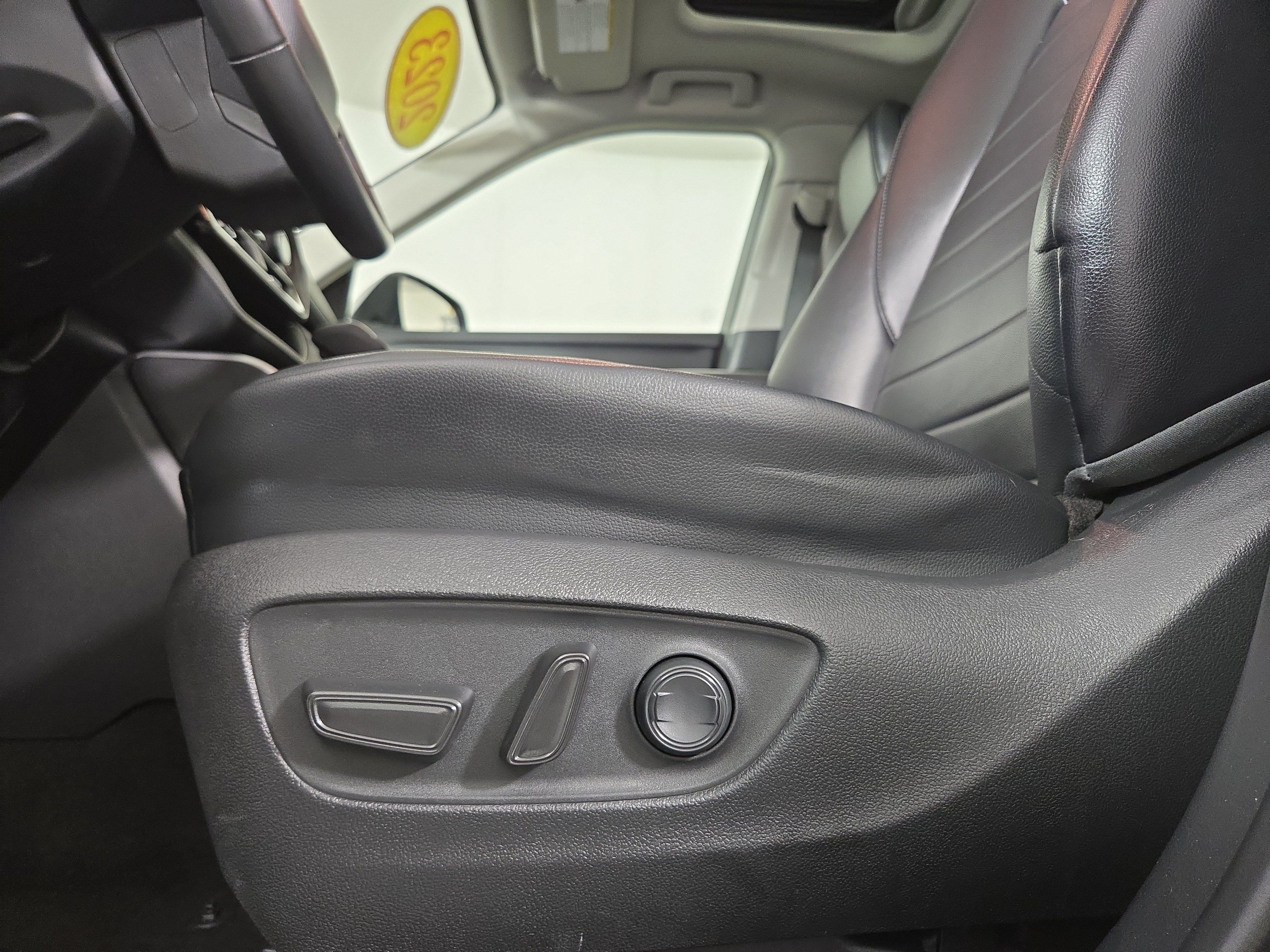 Used 2023 Toyota Highlander XLE AWD/4WD image 33