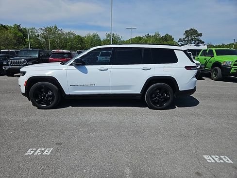 Used 2021 Jeep Grand Cherokee L Laredo RWD image 4