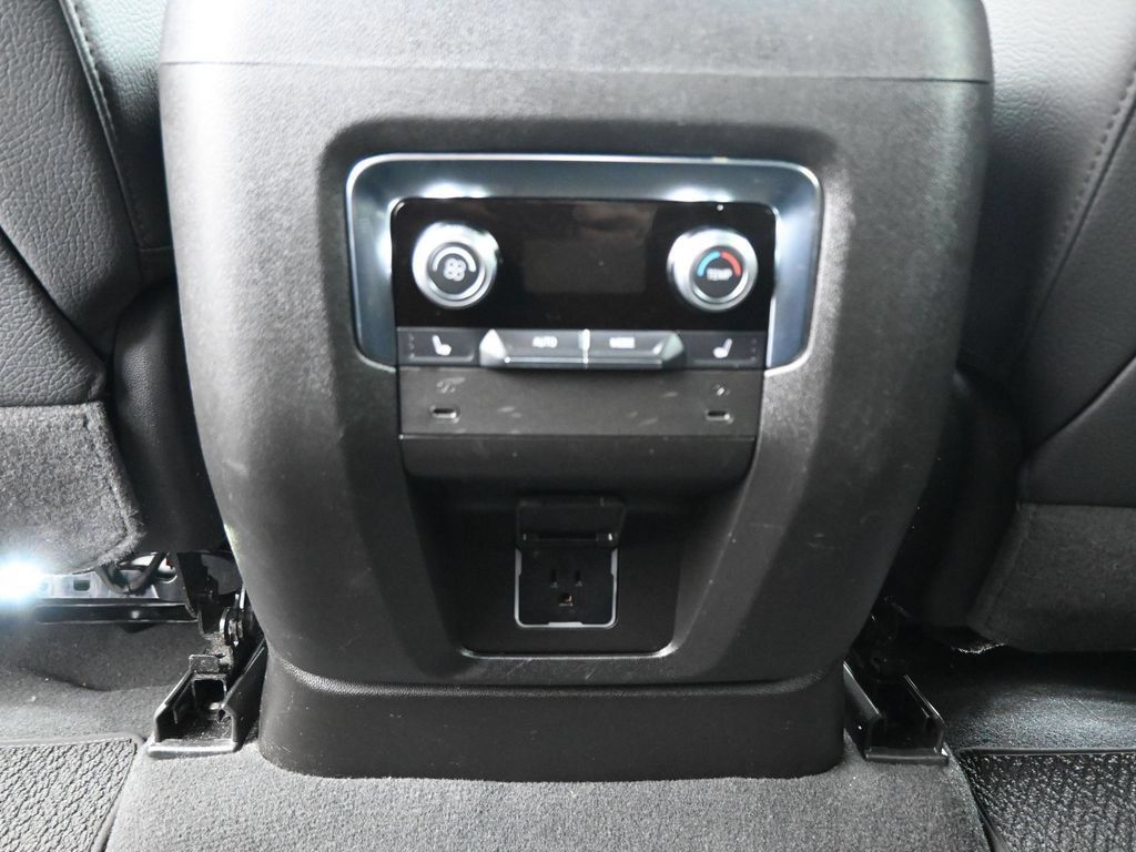 Used 2025 GMC Yukon Denali AWD/4WD image 25