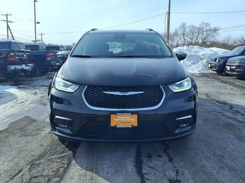 Certified 2023 Chrysler Pacifica Limited image 8