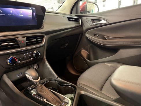 Used 2024 Buick Encore GX Preferred w/ Comfort Package FWD image 27