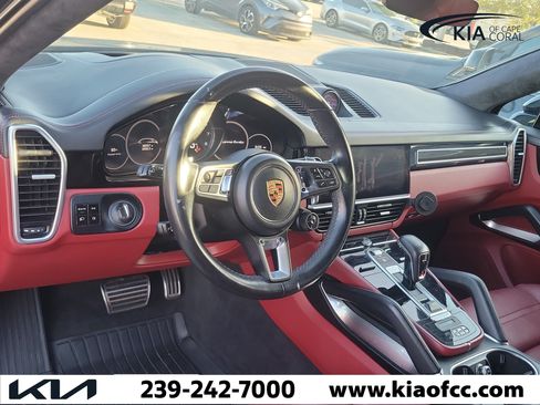Used 2020 Porsche Cayenne Turbo AWD/4WD image 6