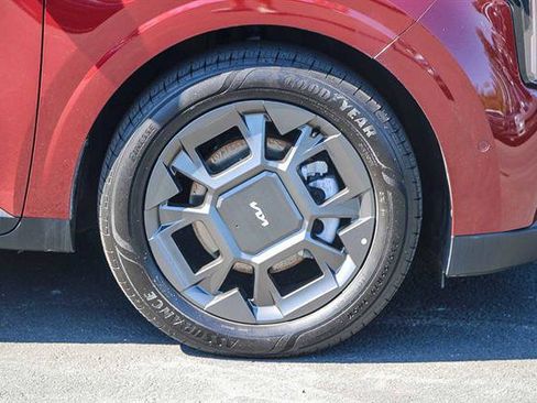 Used 2025 Kia Carnival SX image 9