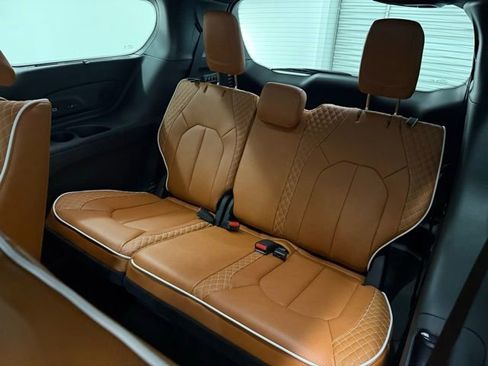 New 2026 Chrysler Pacifica Pinnacle image 16