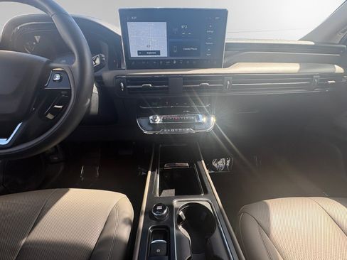 Certified 2024 Lincoln Corsair Grand Touring AWD/4WD image 11