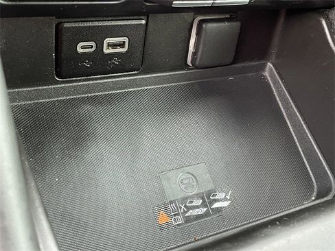 Used 2023 Chevrolet Suburban Premier image 21