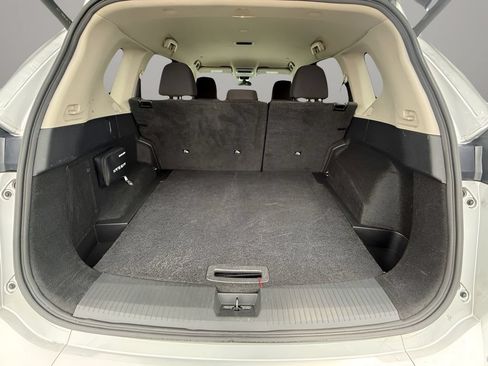 Used 2024 Nissan Rogue SV AWD/4WD image 16